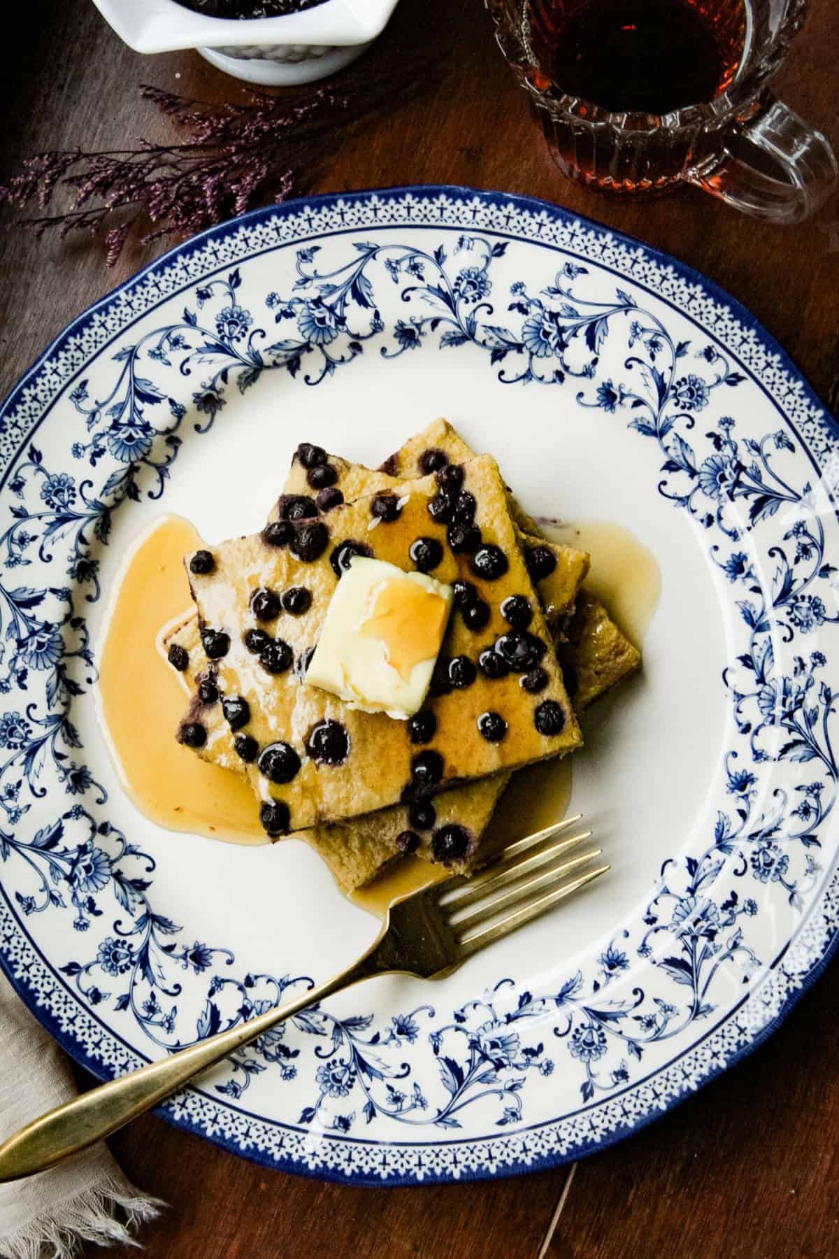 a plate of pancakes