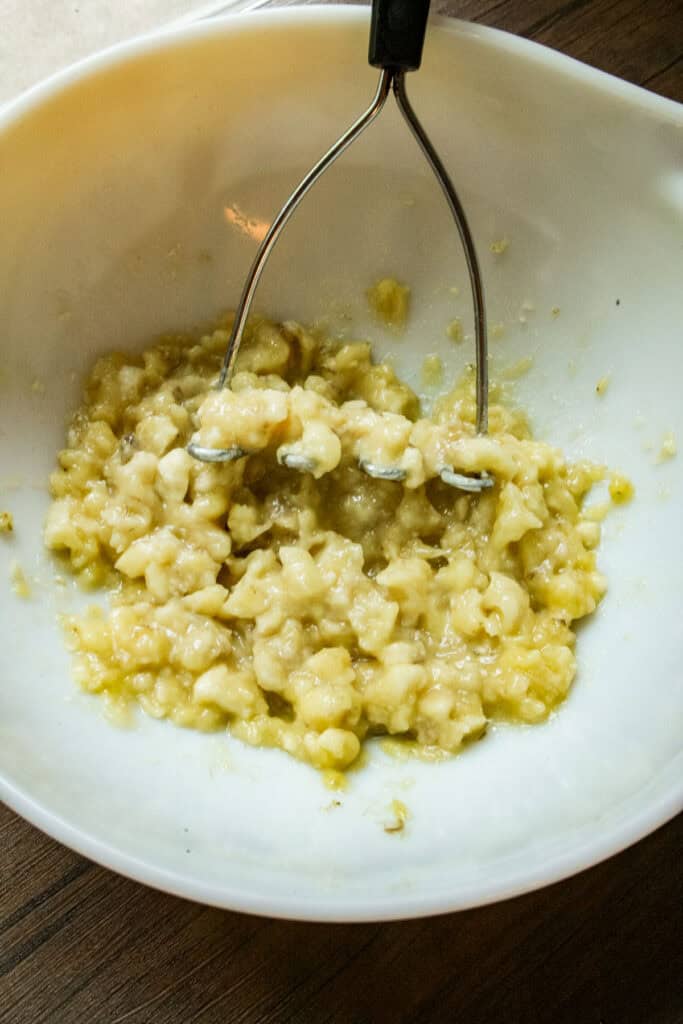 bowl of mashed banana